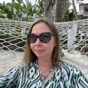 Meet your Posher, Carrie Ann